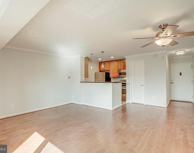 75 S Reynolds Street - Photo Thumbnail 6