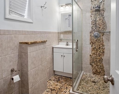 921 Cameron Street - Photo Thumbnail 16