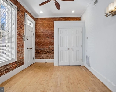 921 Cameron Street - Photo Thumbnail 3