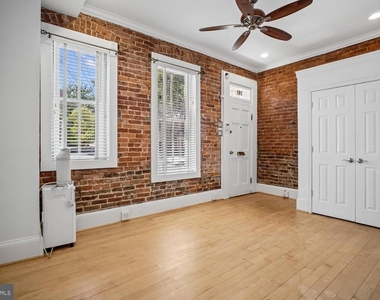 921 Cameron Street - Photo Thumbnail 2