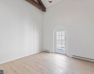 207 S Patrick Street - Photo Thumbnail 3