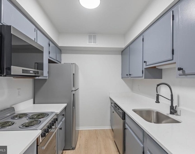 207 S Patrick Street - Photo Thumbnail 5