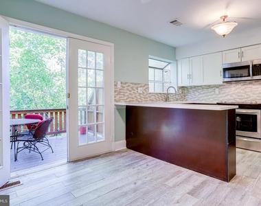 2428 S Walter Reed Drive - Photo Thumbnail 7