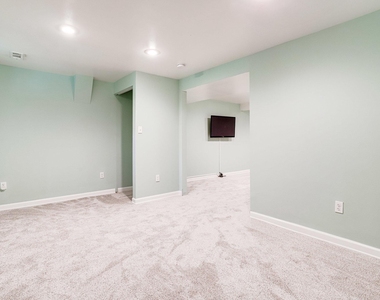 2428 S Walter Reed Drive - Photo Thumbnail 23