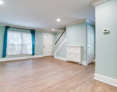2428 S Walter Reed Drive - Photo Thumbnail 3
