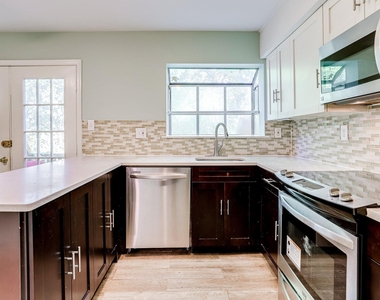2428 S Walter Reed Drive - Photo Thumbnail 5