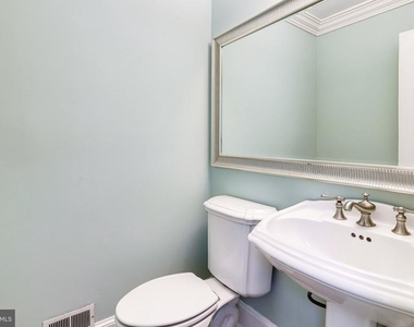 2428 S Walter Reed Drive - Photo Thumbnail 10