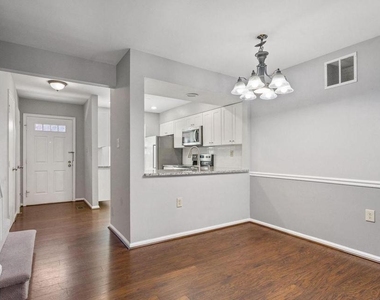2522 S Arlington Mill Drive - Photo Thumbnail 13