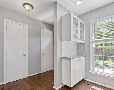 2522 S Arlington Mill Drive - Photo Thumbnail 8