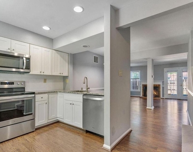 2522 S Arlington Mill Drive - Photo Thumbnail 7