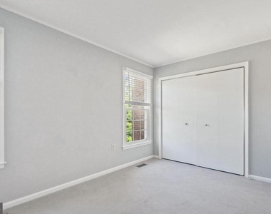 2522 S Arlington Mill Drive - Photo Thumbnail 16