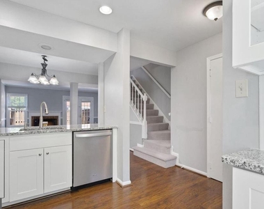 2522 S Arlington Mill Drive - Photo Thumbnail 3