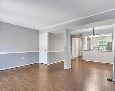 2522 S Arlington Mill Drive - Photo Thumbnail 9