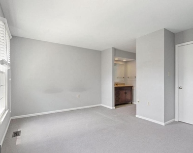 2522 S Arlington Mill Drive - Photo Thumbnail 17