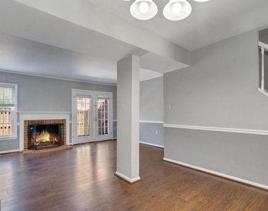 2522 S Arlington Mill Drive - Photo Thumbnail 11