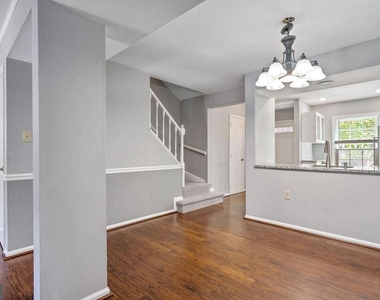 2522 S Arlington Mill Drive - Photo Thumbnail 12