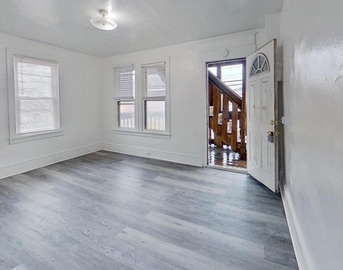 31 E High Street - Photo Thumbnail 1