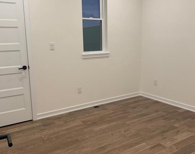 1501 Parrish Street - Photo Thumbnail 6