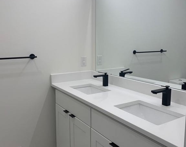 1501 Parrish Street - Photo Thumbnail 9