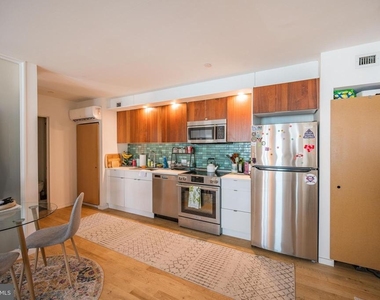 152 W Laurel Street - Photo Thumbnail 4