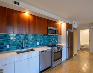 152 W Laurel Street - Photo Thumbnail 2