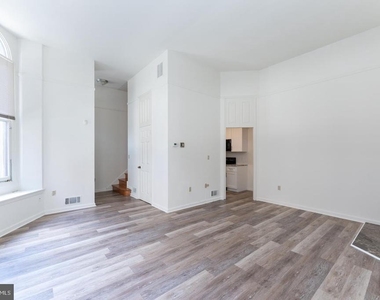 2032 Walnut Street - Photo Thumbnail 3