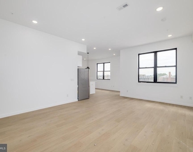 3211 Cedar Street - Photo Thumbnail 2