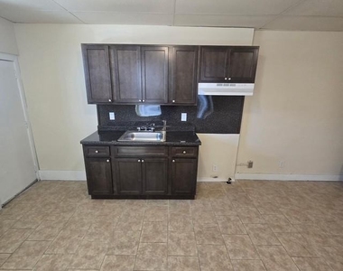 4904 N Smedley Street - Photo Thumbnail 2