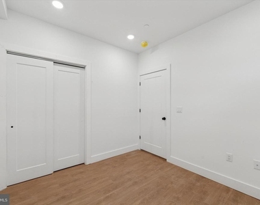 2520 N Front St - Photo Thumbnail 3