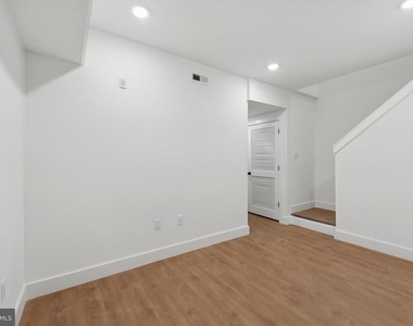2520 N Front St - Photo Thumbnail 5