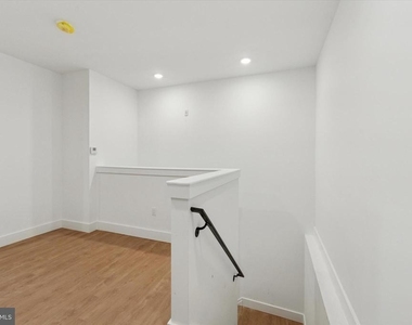 2520 N Front St - Photo Thumbnail 4