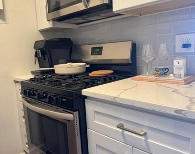 220 Locust Street - Photo Thumbnail 4