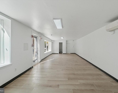 1538 Pine Street - Photo Thumbnail 2