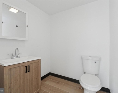 1538 Pine Street - Photo Thumbnail 9