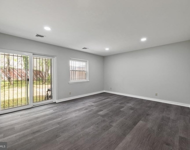 1221 Kater Street - Photo Thumbnail 8