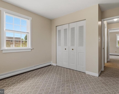 429 Edgemont Avenue - Photo Thumbnail 12