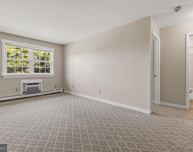 429 Edgemont Avenue - Photo Thumbnail 15