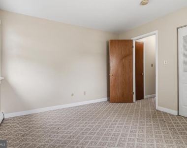 429 Edgemont Avenue - Photo Thumbnail 11