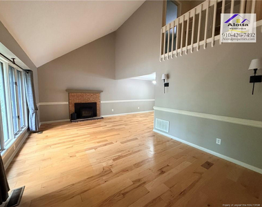 5004 Cardinal Circle - Photo Thumbnail 2