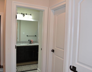 847 Stonecliffe Road - Photo Thumbnail 8