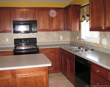 91 Union Circle - Photo Thumbnail 3