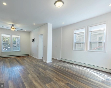 233 Park Lane - Photo Thumbnail 3