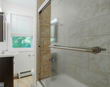 233 Park Lane - Photo Thumbnail 14