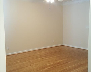 6004 Kohler Lane - Photo Thumbnail 7