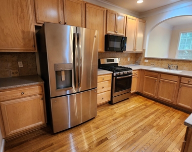 6004 Kohler Lane - Photo Thumbnail 7
