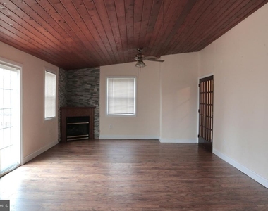 102 E Main Street - Photo Thumbnail 14