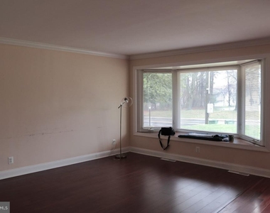 102 E Main Street - Photo Thumbnail 12