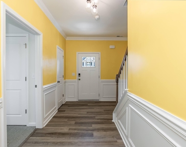 395 Oak Park Boulevard - Photo Thumbnail 7