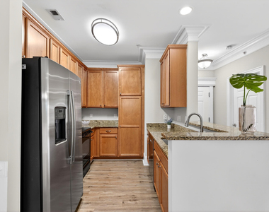828 Waterford Lake Drive - Photo Thumbnail 12