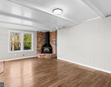 11904 N Marlton Avenue - Photo Thumbnail 5
